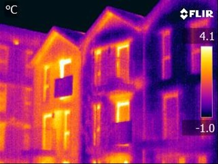 An image of the difference in heat loss between identical homes, but the end house has yet to have cavity wall insulation installed